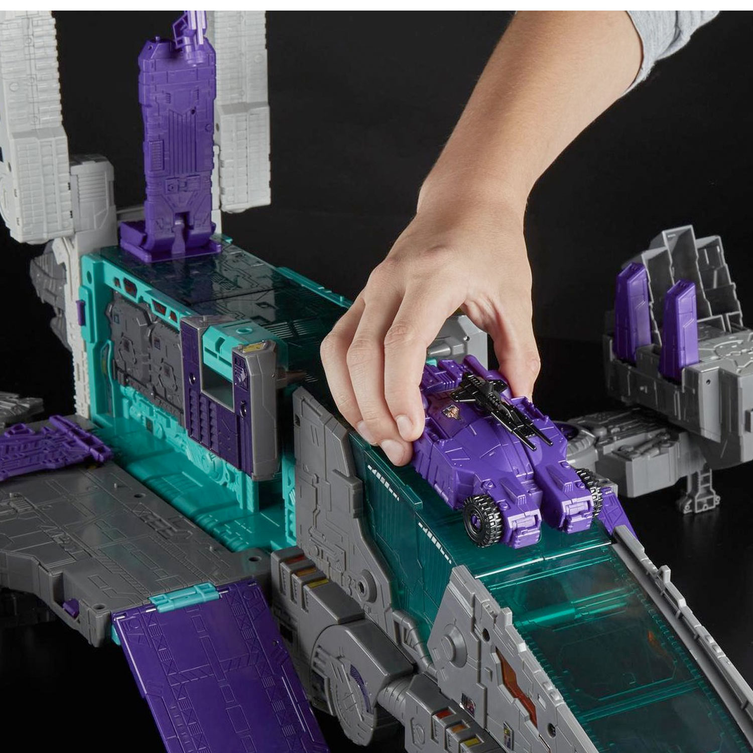 Transformers Generations Trypticon 03