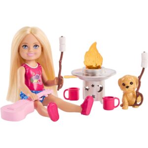 barbie chelsea outdoor avontuur kampeerset 03 kamperen bij kampvuur