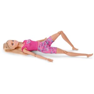 barbie wellness meditatiepop met accessoires 03 liggende yogahouding