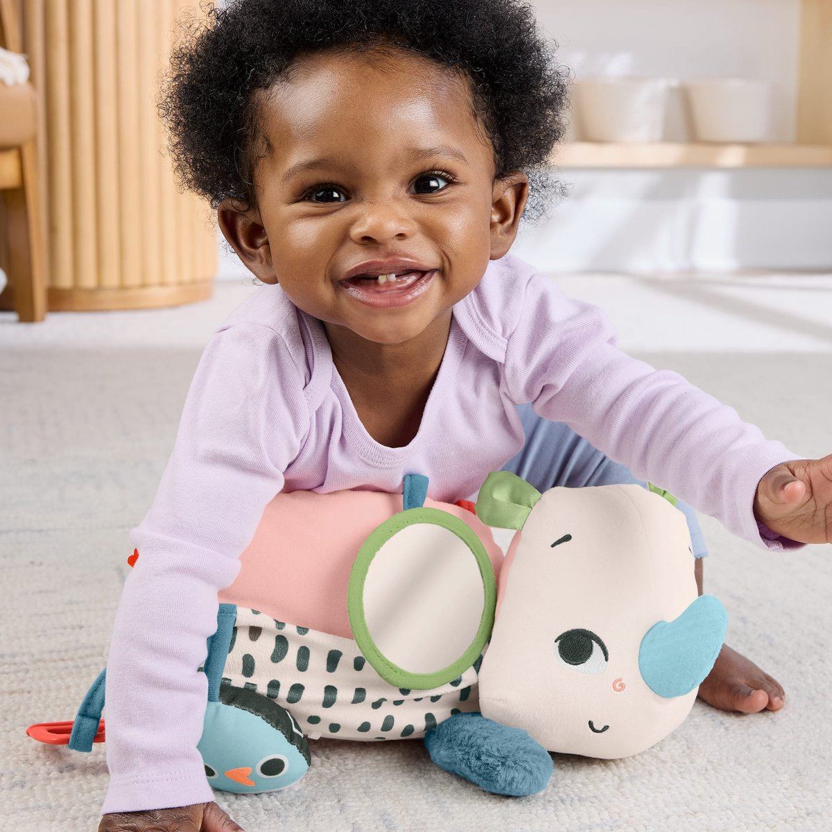 fisher price neushoorn buikspeelgoed 04 kind met neushoorn
