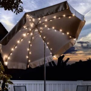 livarno parasolverlichting 80 led warm wit 03 verlichte parasol bij schemering